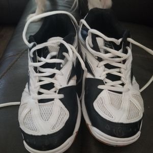 Mizuno volleyball shoes womens 8.5
